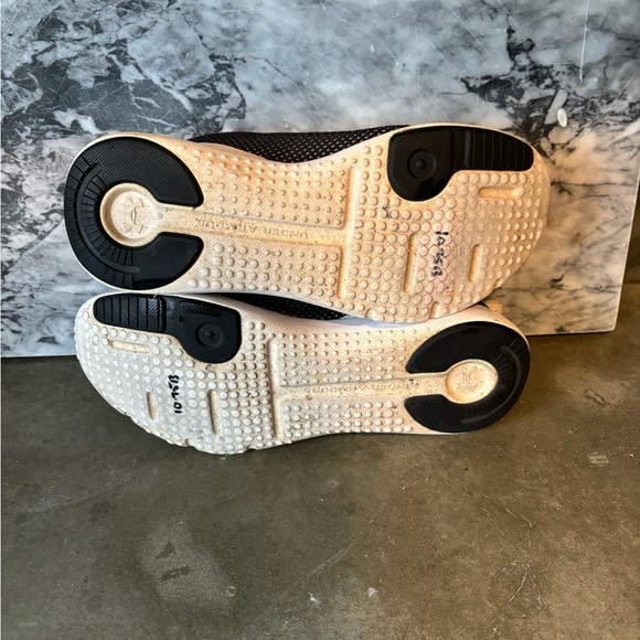 Under Armour UA Squad 2 Athletic Shoes White And Black Size Women’s 8.5 - Picture 9 of 12